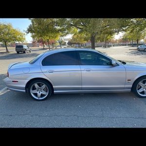 Meet your Posher, Levi